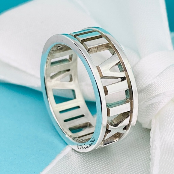 TIFFANY & CO. ATLAS RING 925 size 5  RETIRED BOX AND POUCH - Picture 1 of 7